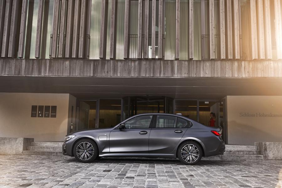  BMW 330e M Sport (G20) 2019 года  (WW) (фото 17 из 40)